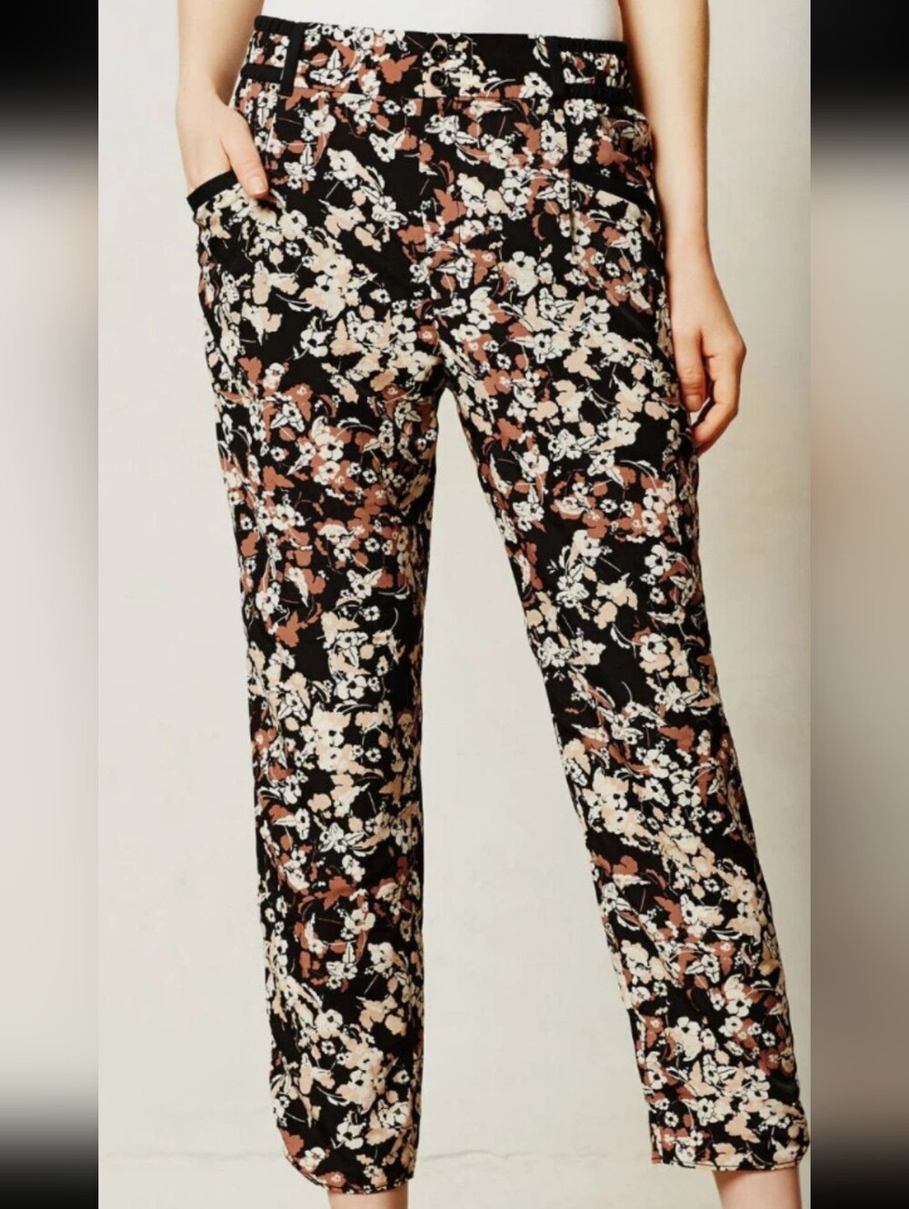 Anthropologe Cartonneir•Brown Floral Print Tapered Pants in Black and Brown.Sz 4